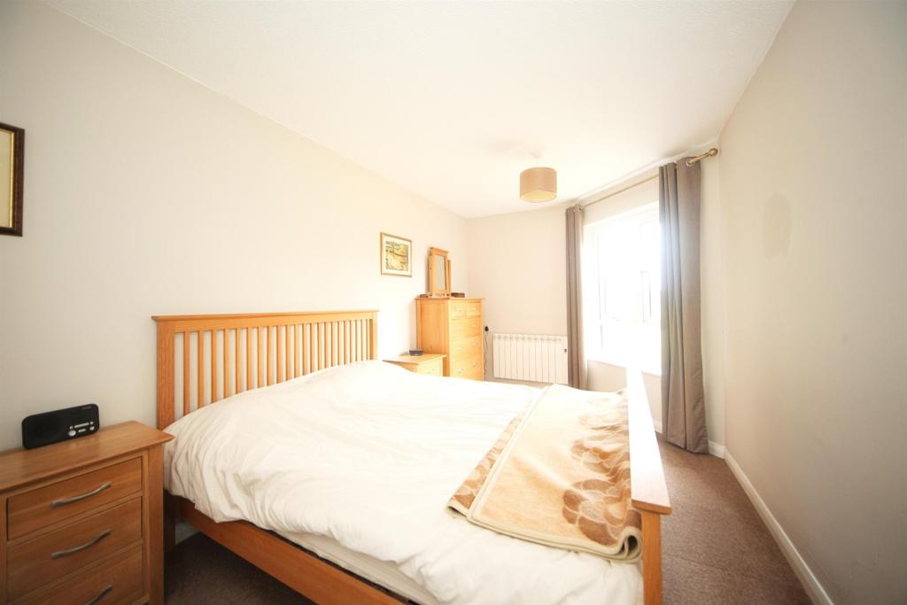 3 bedroom flat for sale in French Weir Close, Taunton, TA1