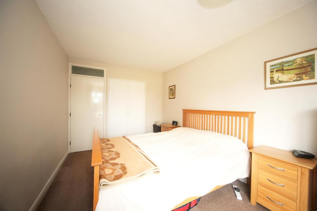 3 bedroom flat for sale in French Weir Close, Taunton, TA1