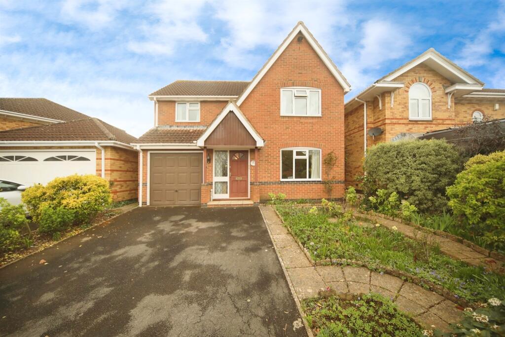 4 bedroom detached house for sale in Farriers Green, Monkton Heathfield