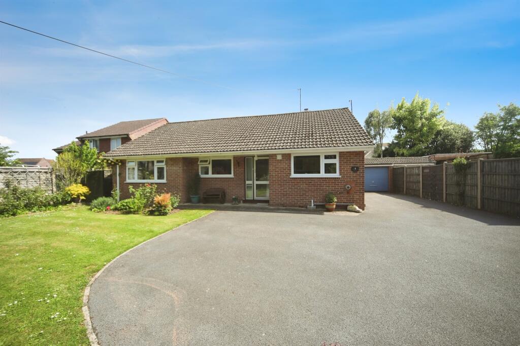4 bedroom detached bungalow for sale in Old Road, North Petherton