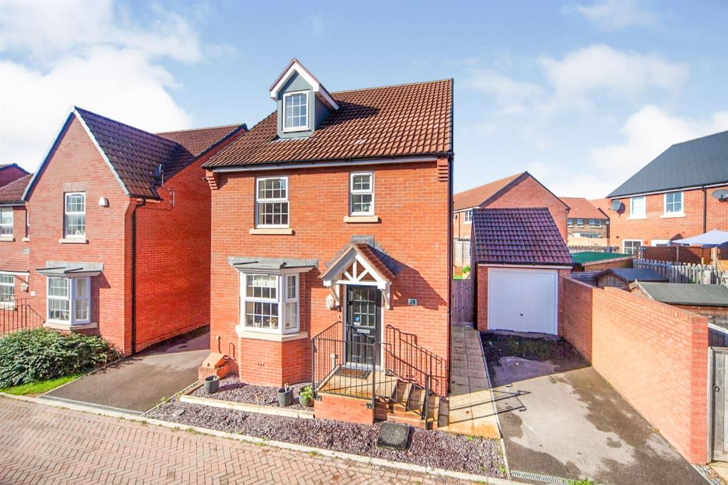 4 bedroom detached house for sale in Walkers Rise, Monkton Heathfield