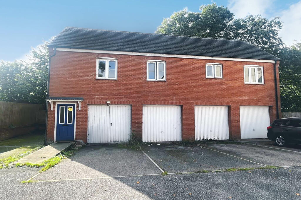 2 bedroom flat for sale in Hawks Drive, Tiverton, EX16