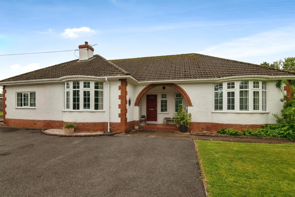 3 bedroom detached bungalow for sale in Post Hill, Tiverton, EX16