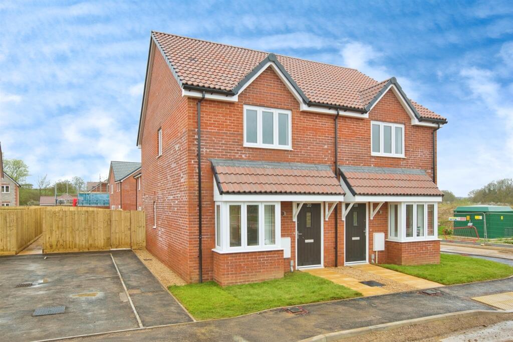 2 bedroom semidetached house for sale in Valley Road, BA8