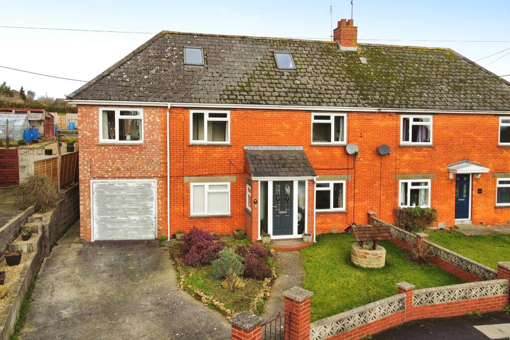 4 bedroom semidetached house for sale in Manor Road, Milborne Port