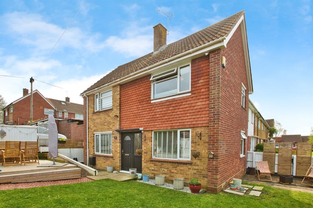 3 bedroom end of terrace house for sale in Netherton Road, Yeovil, BA21