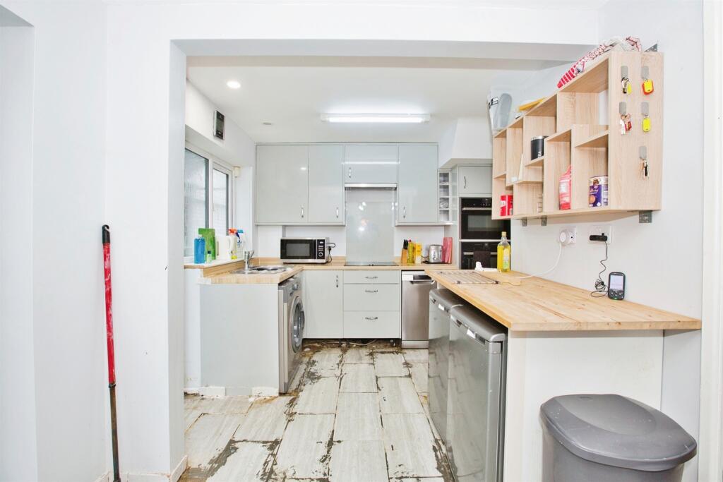 Additional property image - Plantagenet Chase, Yeovil
