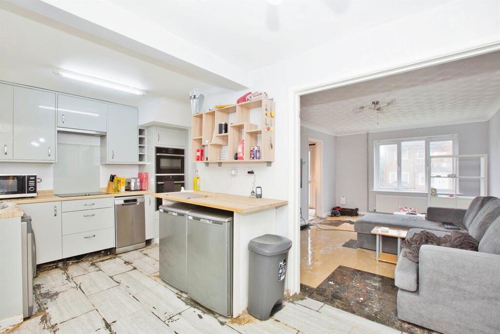Additional property image - Plantagenet Chase, Yeovil