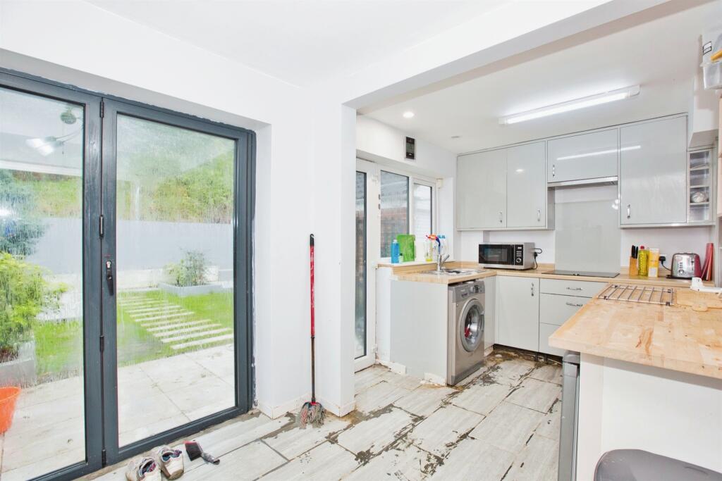 Additional property image - Plantagenet Chase, Yeovil