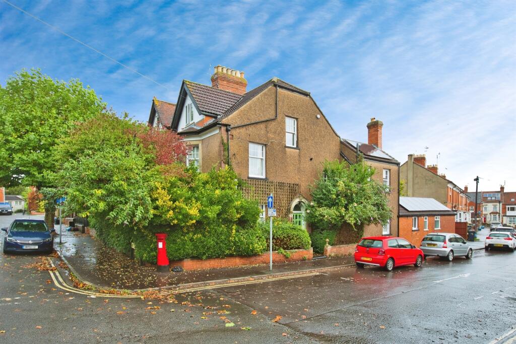 5 bedroom semi-detached house