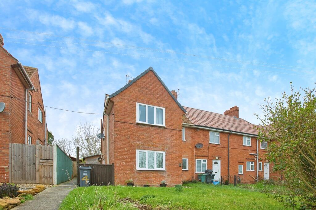 3 bedroom end of terrace house for sale in Hill View, Mudford, Yeovil, BA21