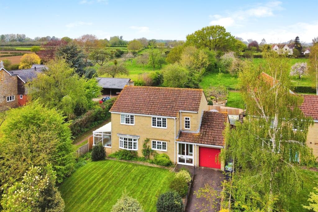 4 bedroom detached house for sale in Middle Street, East Lambrook