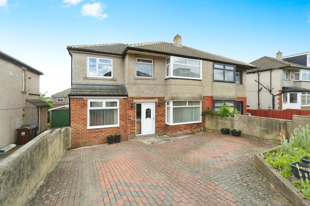 5 bedroom semidetached house for sale in Brantwood Close, Bradford, BD9