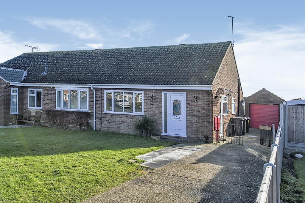 2 bedroom semidetached bungalow for sale in Holden Drive, Burgh Le Marsh, SKEGNESS, PE24