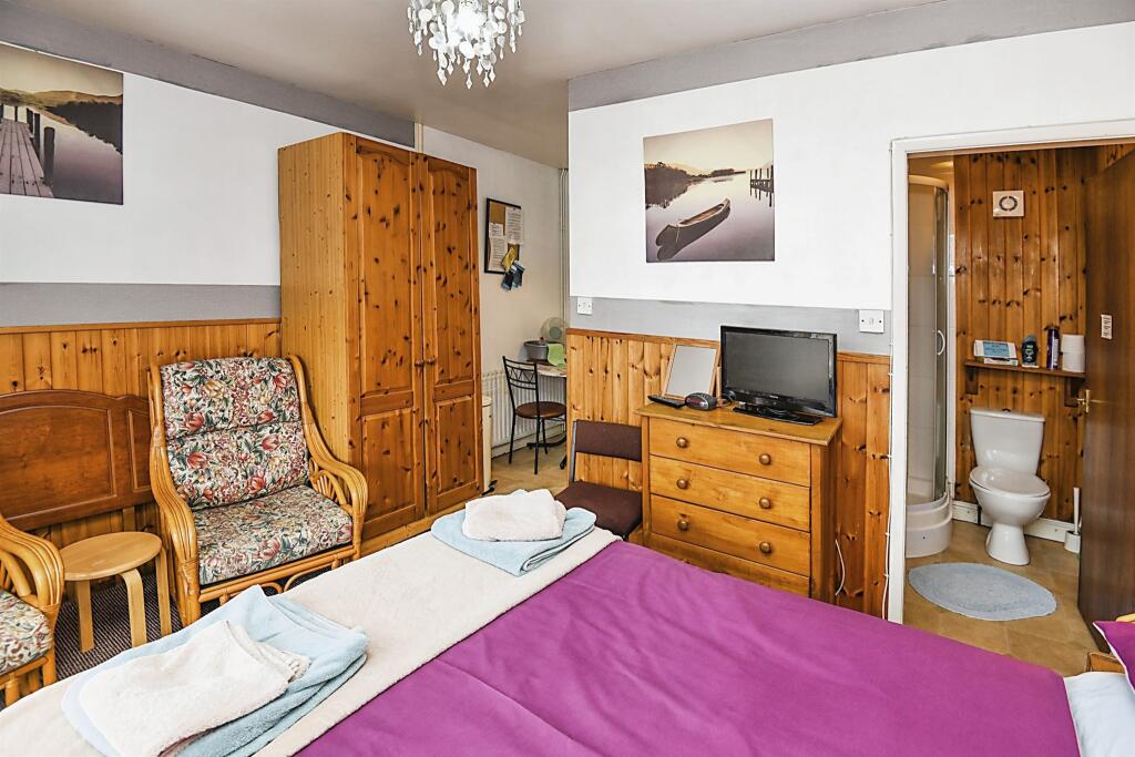 15 bedroom guest house for sale in Sea View Road, Skegness, PE25