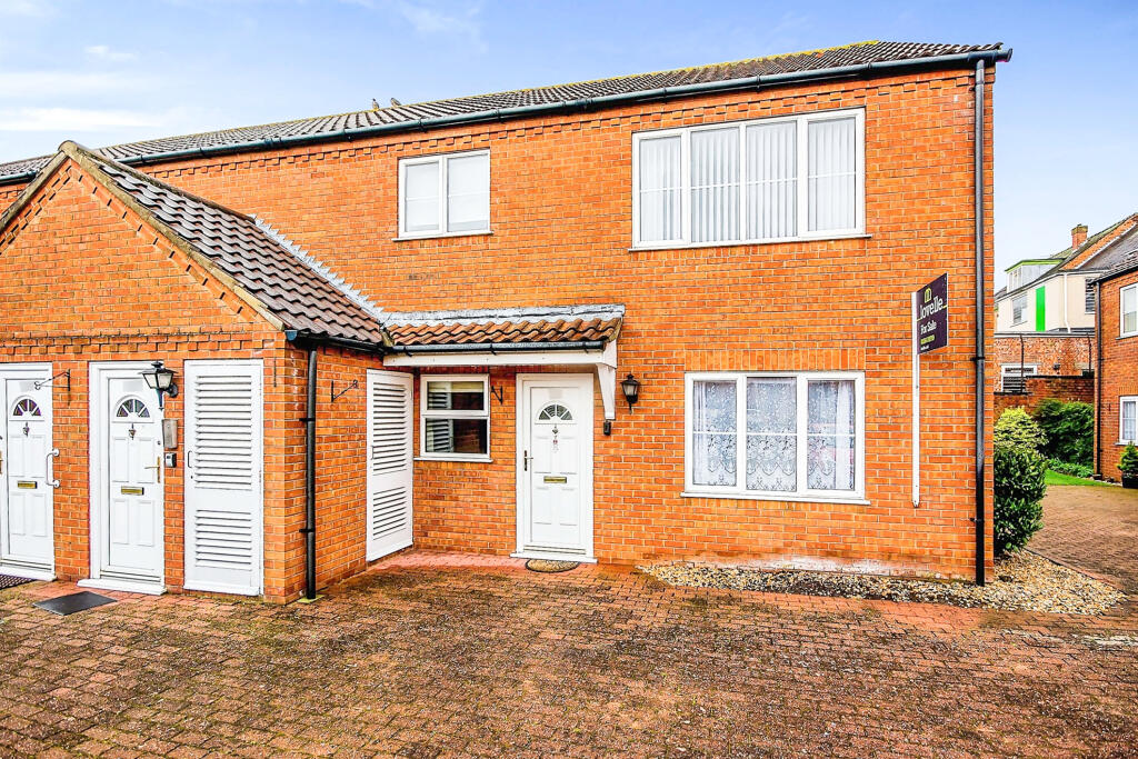 2 bedroom ground floor flat for sale in Sutton Court, Skegness, PE25