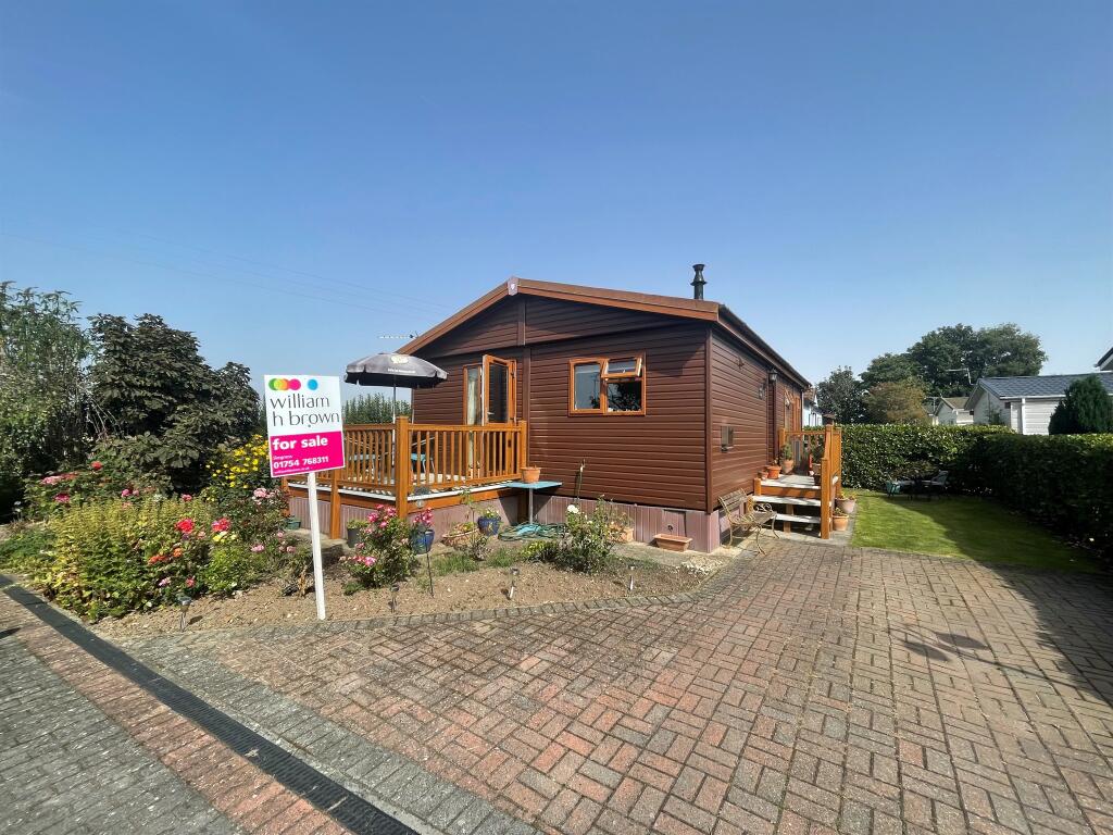2 bedroom lodge for sale in Wainfleet Bank, Wainfleet, Skegness, PE24