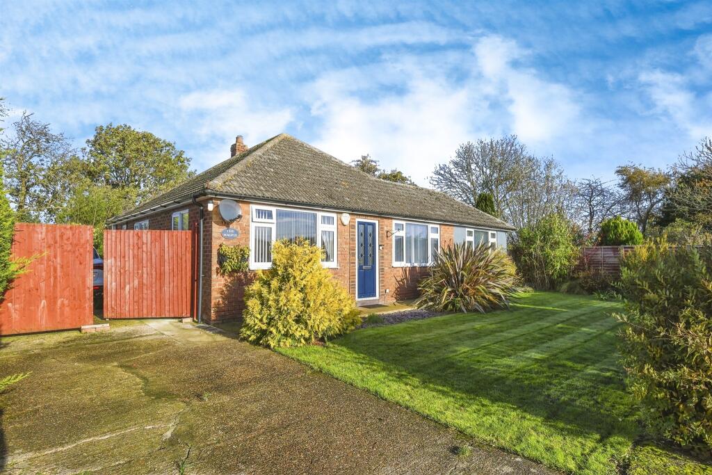 3 bedroom detached bungalow for sale in Middlemarsh Road, Burgh Le