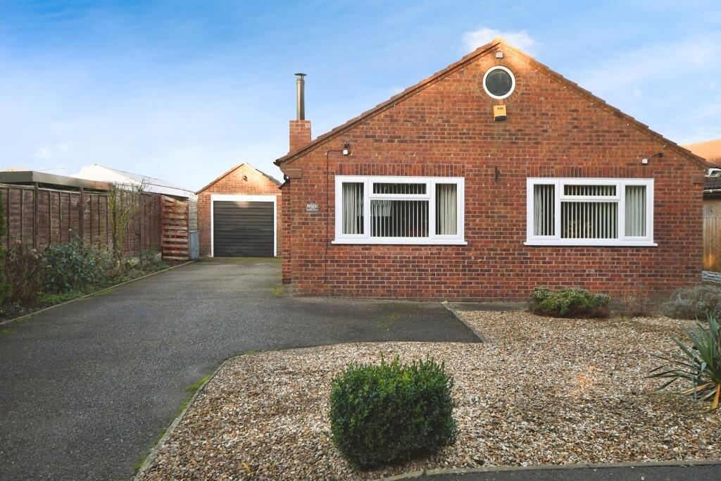 2 bedroom detached bungalow for sale in Everingtons Lane, Skegness, PE25