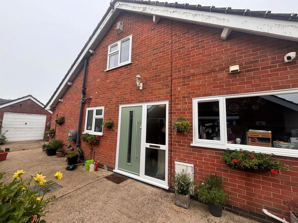 3 bedroom detached bungalow for sale in St. Michaels Lane, Wainfleet St