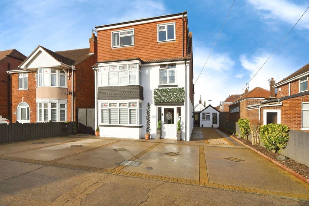 10 bedroom detached house for sale in Sunningdale Drive, Skegness, PE25