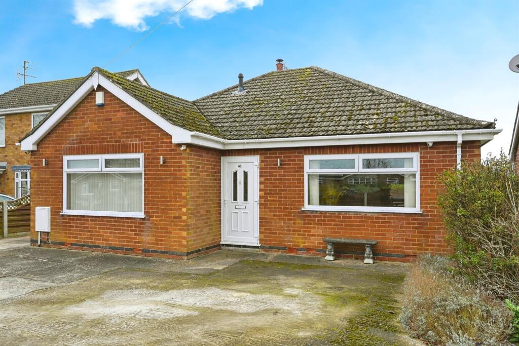 3 bedroom detached bungalow for sale in Wainfleet Road, Burgh Le Marsh