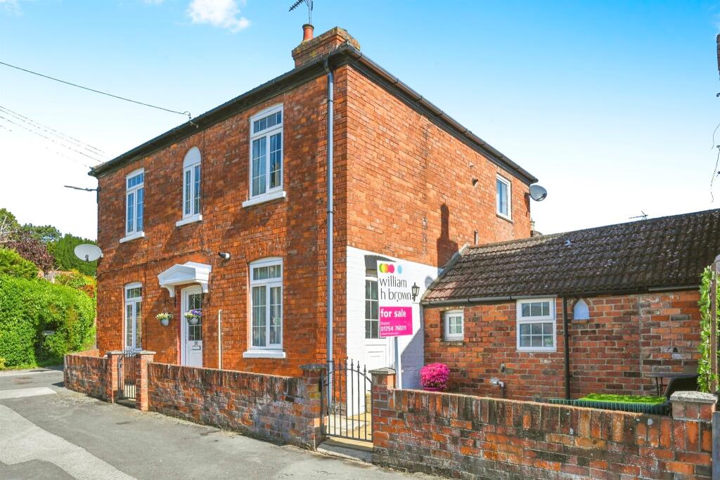 2 bedroom semidetached house for sale in The Causeway, Burgh Le Marsh