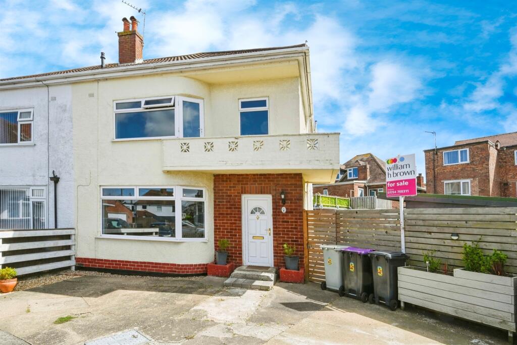 4 bedroom semidetached house for sale in Castleton Crescent, Skegness, PE25