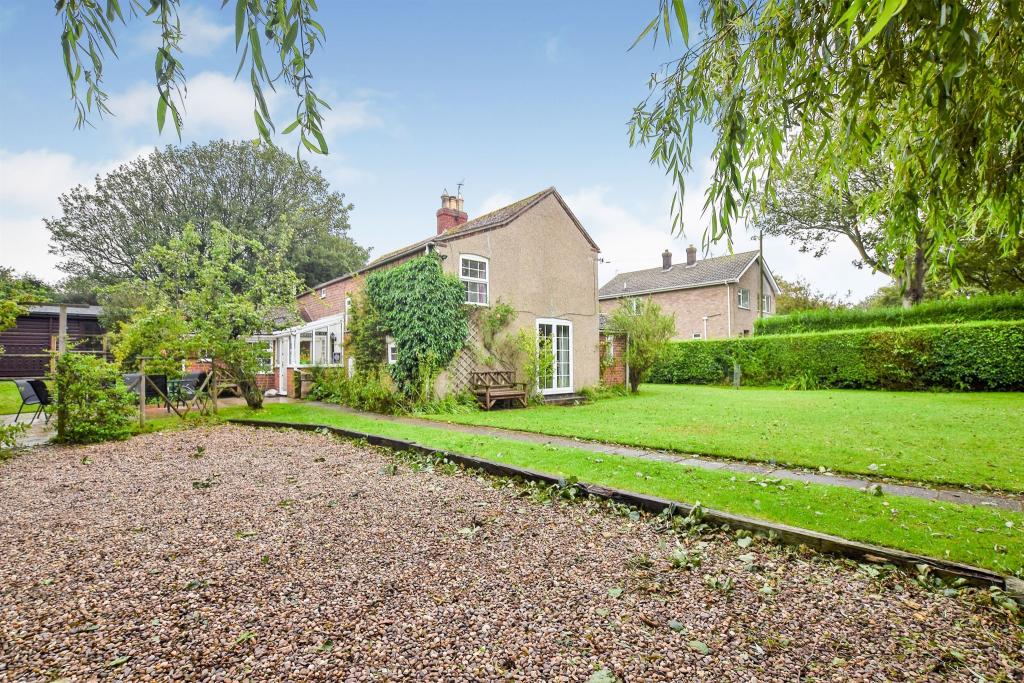 5 bedroom detached house for sale in Sea Bank Road, Chapel St. Leonards
