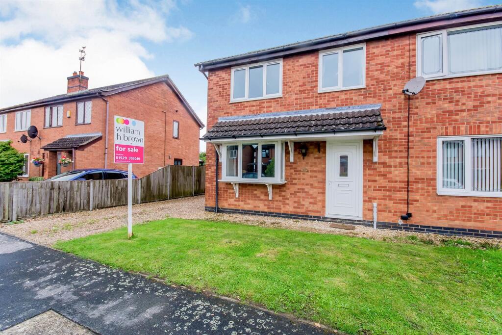 3 bedroom semidetached house for sale in Whitehouse Road, Ruskington
