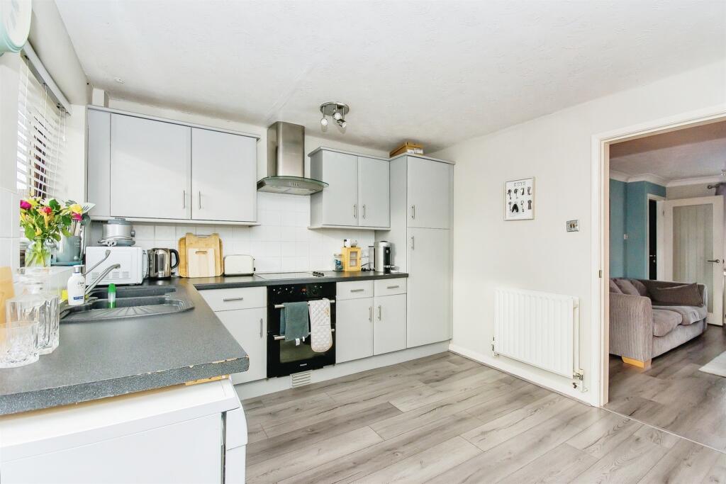 2 bedroom semidetached house for sale in Castle View, Walcott, LINCOLN
