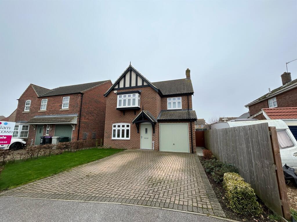 3 bedroom detached house for sale in Hoplands Road, Coningsby, Lincoln, LN4