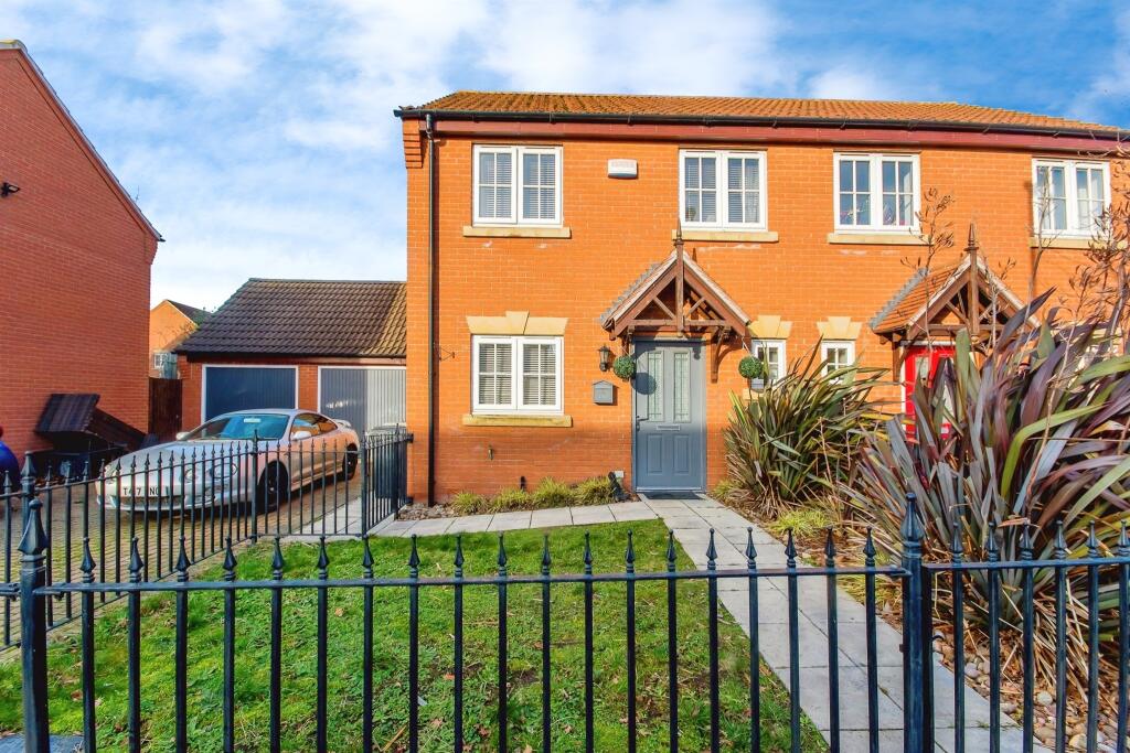 3 bedroom semidetached house for sale in Kings Manor, Coningsby