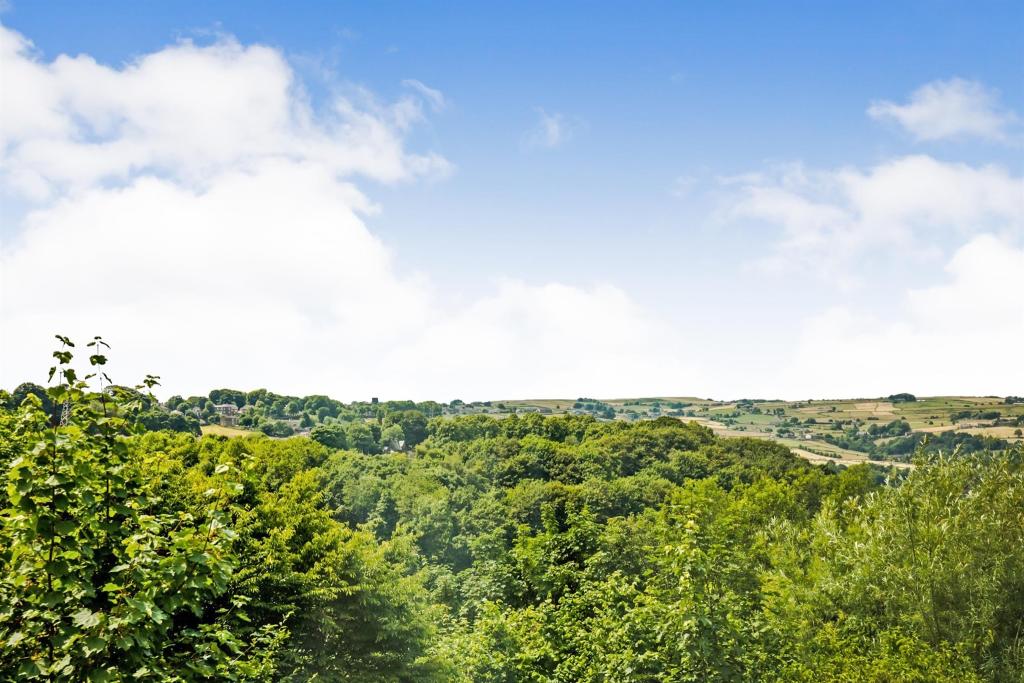 2 bedroom terraced house for sale in Industrial Road, Sowerby Bridge, HX6