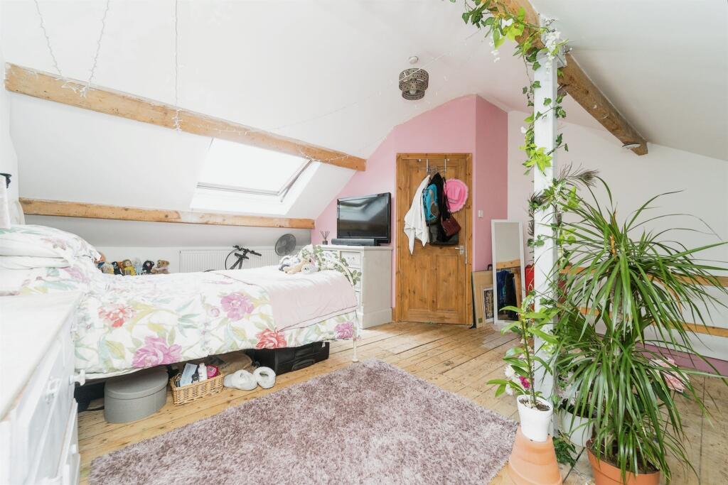 3 bedroom terraced house for sale in Henshaw Road, Todmorden, OL14