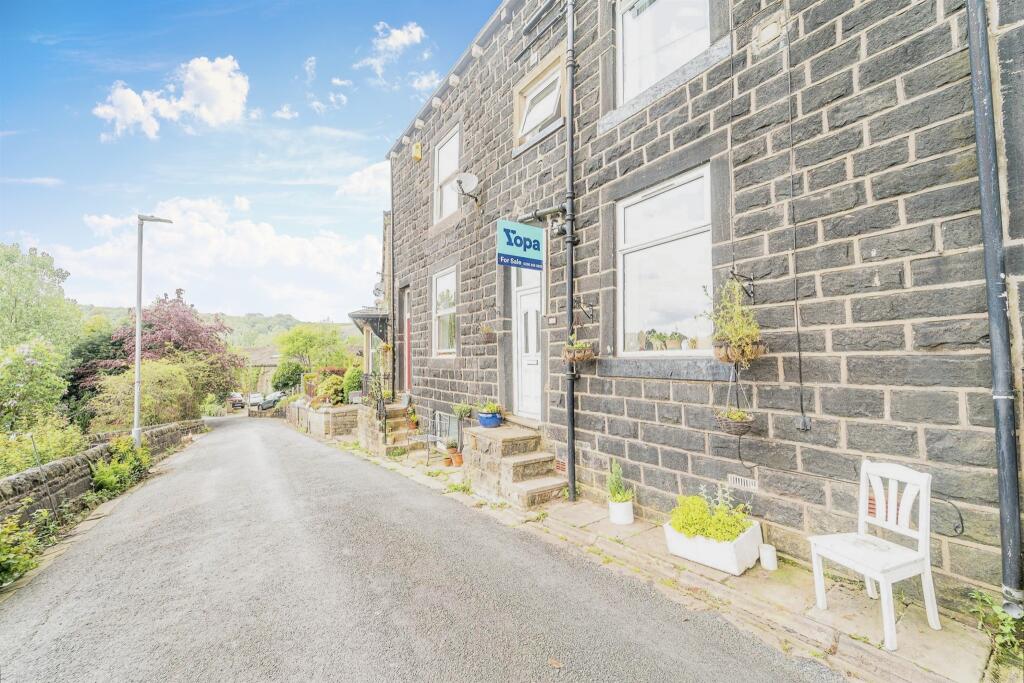 3 bedroom terraced house for sale in Henshaw Road, Todmorden, OL14