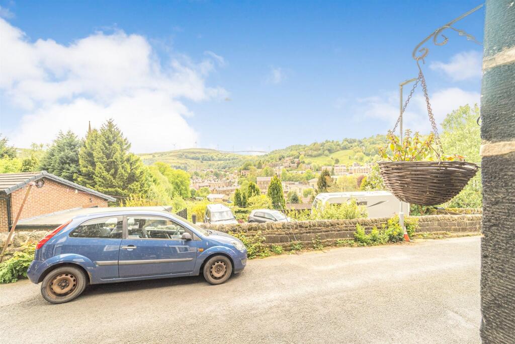 3 bedroom terraced house for sale in Henshaw Road, Todmorden, OL14