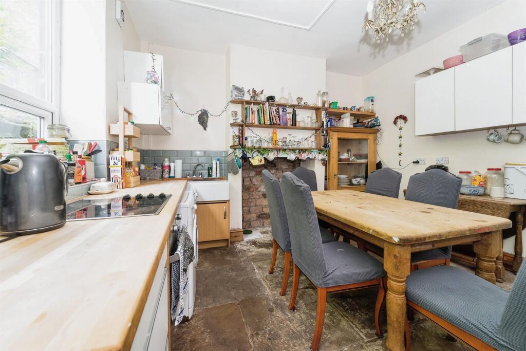 3 bedroom terraced house for sale in Henshaw Road, Todmorden, OL14