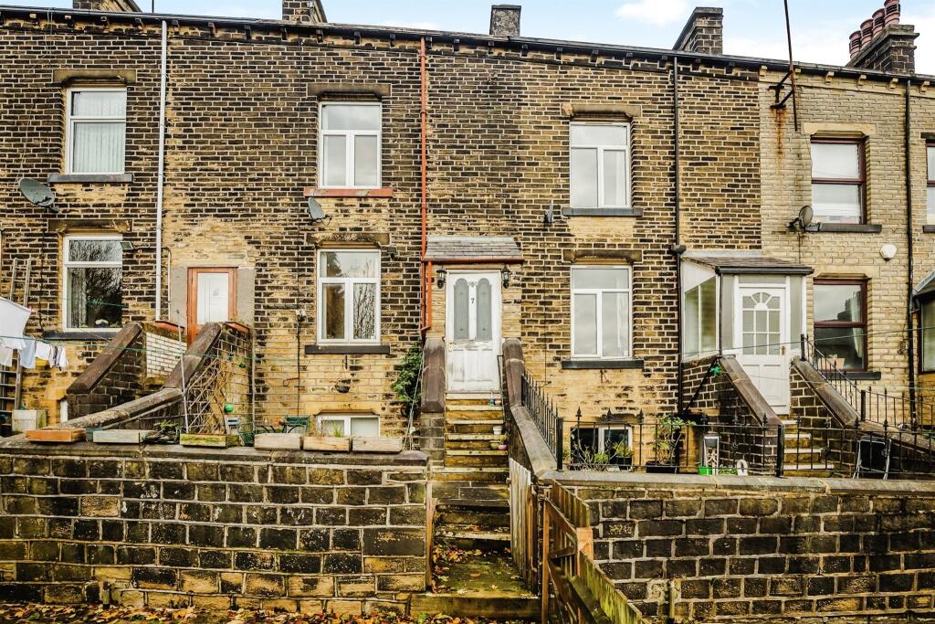 4 bedroom terraced house for sale in Industrial Road, SOWERBY BRIDGE, HX6