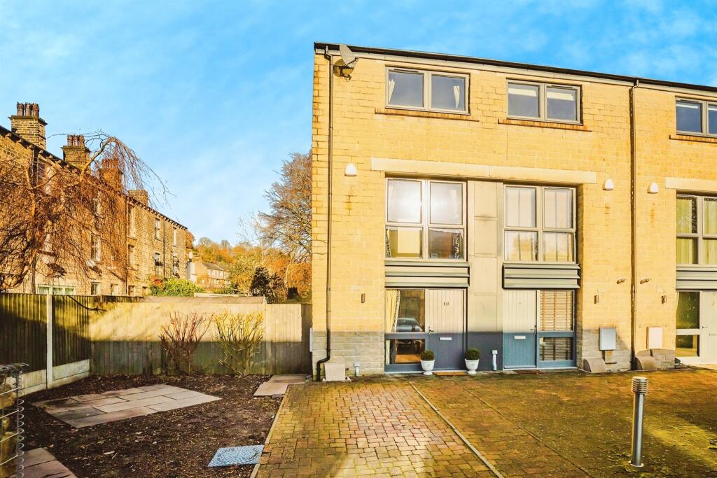 3 bedroom semidetached house for sale in Riverside Court, Ripponden