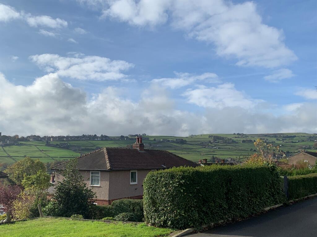 3 bedroom terraced house for sale in Warley Wood Avenue, Luddendenfoot