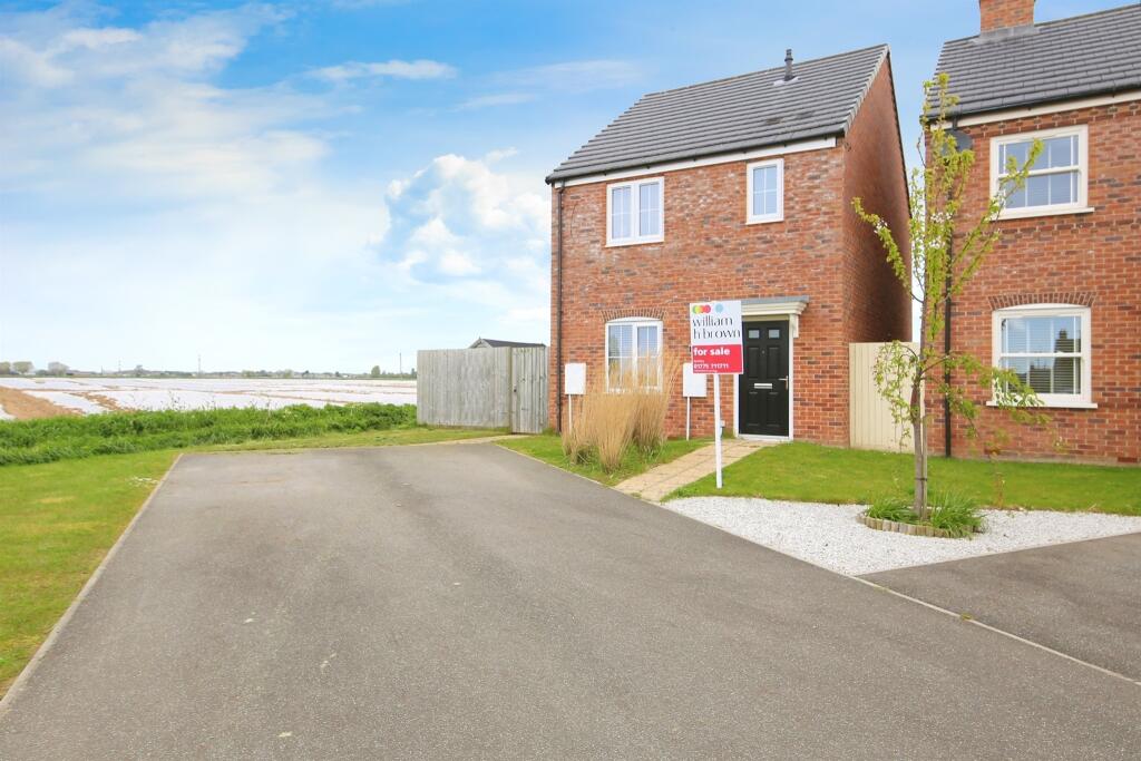 3 bedroom detached house for sale in Lowther Avenue, Moulton, Spalding