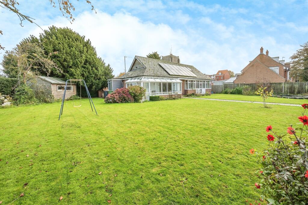 4 bedroom bungalow for sale in Bank Street, Stalham, Norwich, NR12