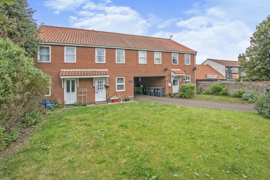 7 bedroom flat for sale in High Street, Stalham, Norwich, NR12
