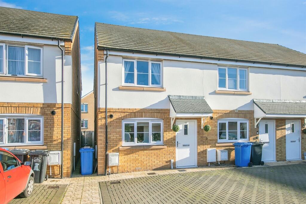 2 bedroom end of terrace house for sale in Mulberry Gardens, Great