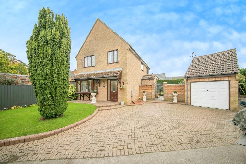 4 bedroom detached house for sale in First Avenue, Glemsford, Sudbury, CO10