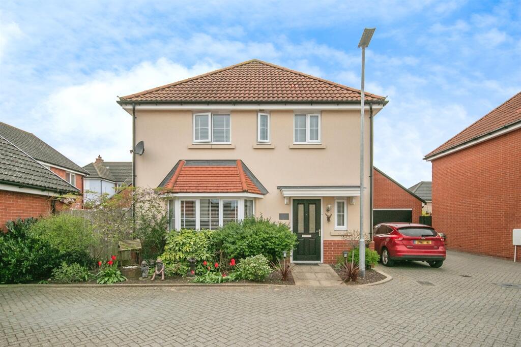 3 bedroom detached house for sale in Alder Way, Sudbury, CO10