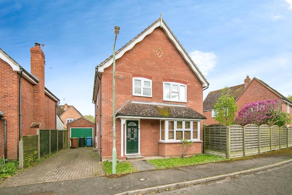 3 bedroom detached house for sale in Southgate Gardens, Long Melford