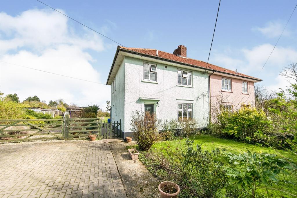 3 bedroom semidetached house for sale in The Street, Preston St. Mary