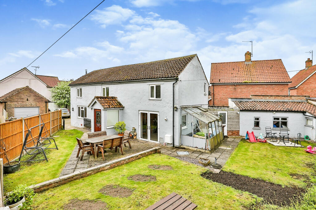 3 bedroom detached house for sale in Ash Close, Swaffham, PE37